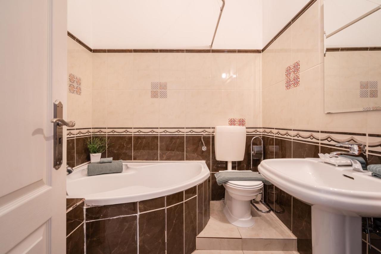 K10 - Kazinczy Street Heritage Suite - Best Location By Bqa Budapest Luaran gambar