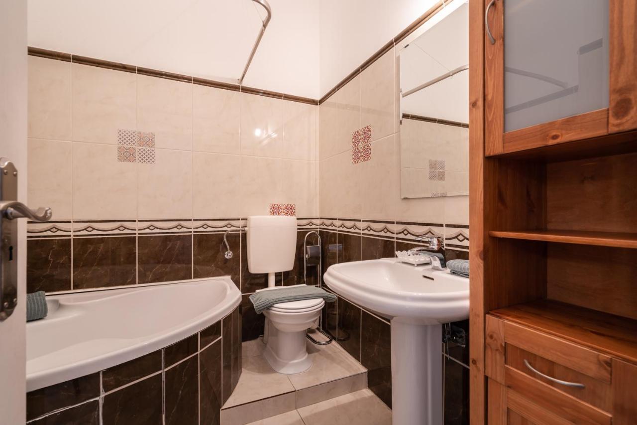 K10 - Kazinczy Street Heritage Suite - Best Location By Bqa Budapest Luaran gambar